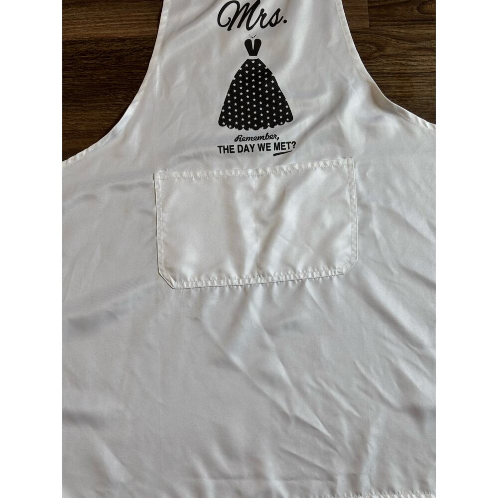 Set of Mr. and Mrs. Aprons Black White Newlywed Engagement Gift One Size - Picture 4 of 12